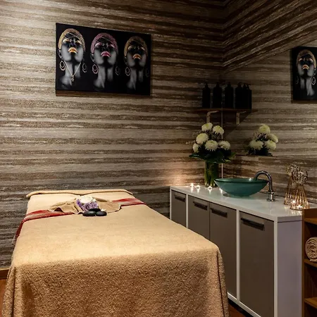 多尼采蒂宫特色酒店 酒店 4*