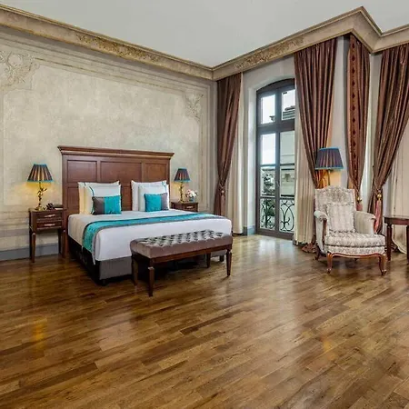 酒店 多尼采蒂宫特色酒店 4*