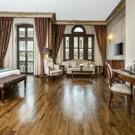 多尼采蒂宫特色酒店 4*