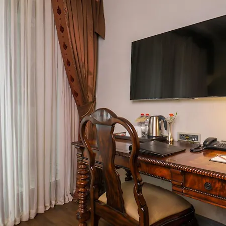 Hotel Palazzo Donizetti Istanbul, Tapestry Collection By Hilton